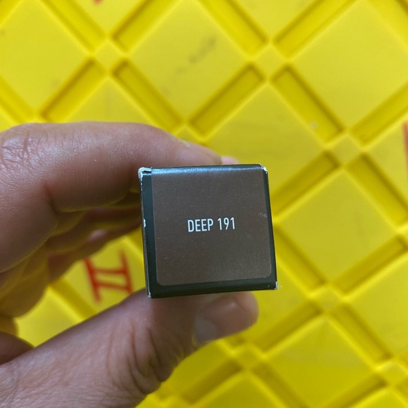 Deep 191- Kat Von D Good Apple Full-Coverage Concealer 0.33 Oz - Picture 2 of 6